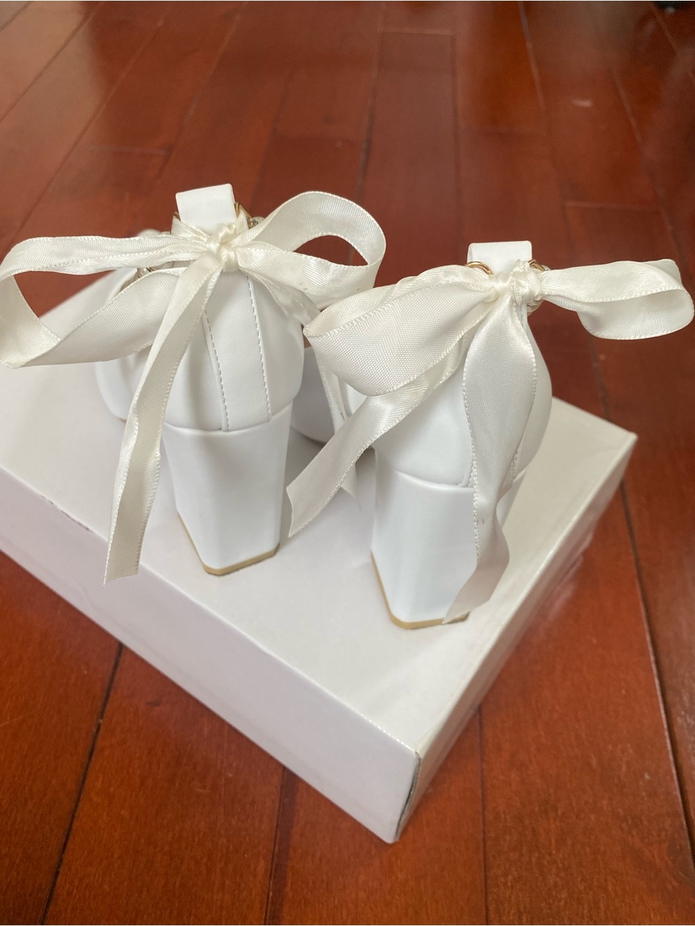 Elegant White Pearl-Embellished Women's Pumps - Picture 3 of 5